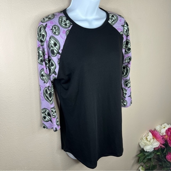 S LuLaRoe Black & Purple Halloween Pumpkin Jackolantern Randy Baseball Tee Small - Picture 4 of 7